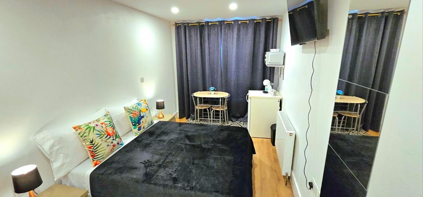 Penelope Ensuite Double Room London Exterior photo